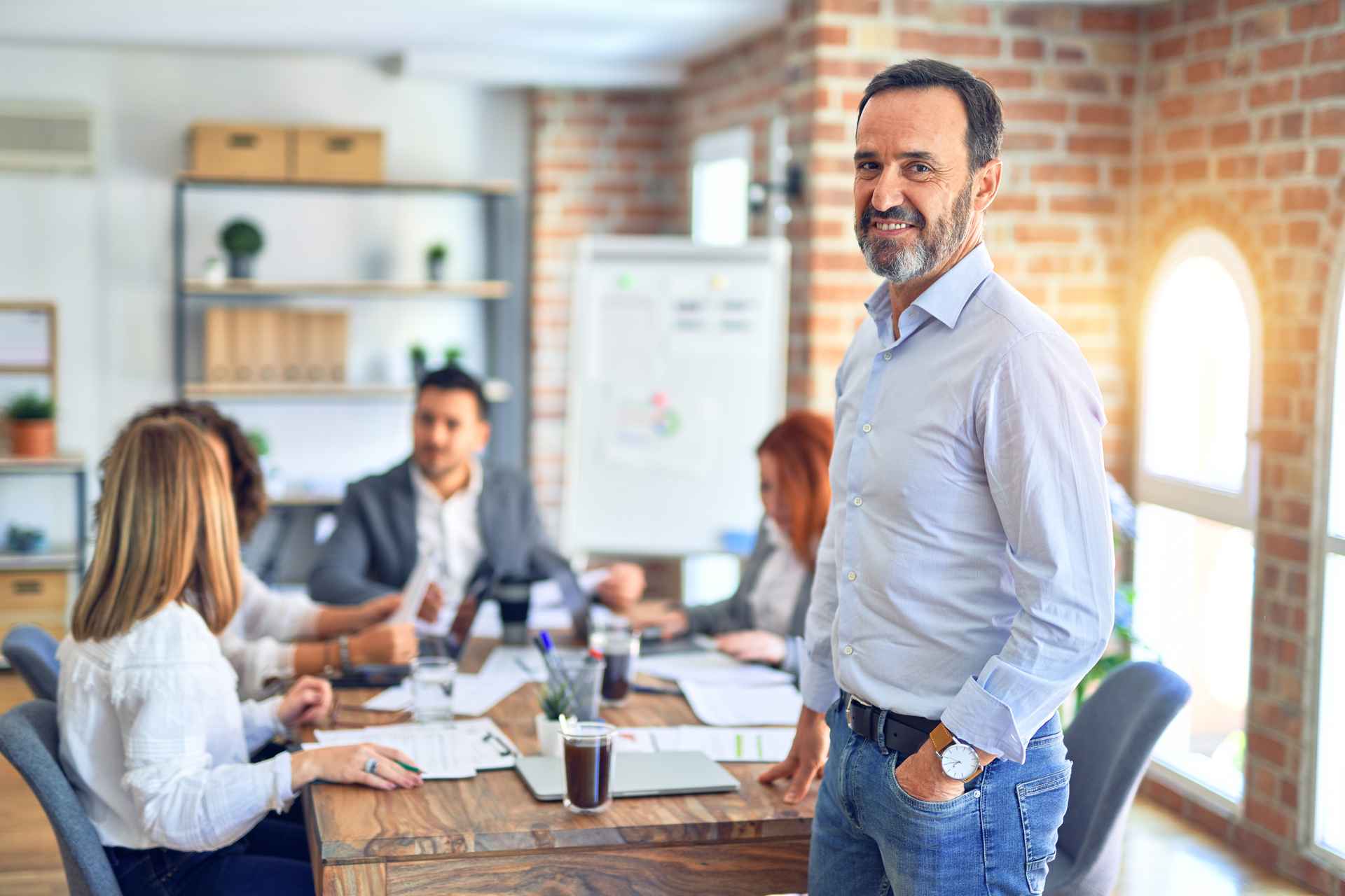 Moderierter Workshop mit Teilnehmenden an einer Pinnwand